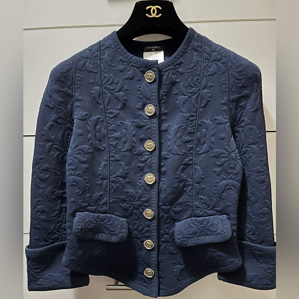 Chanel jacket. Size 34. NWT.
